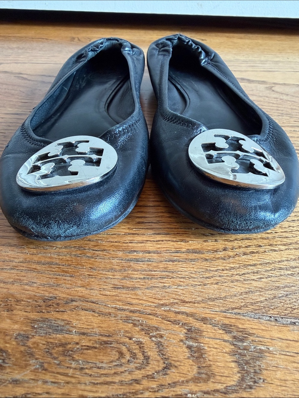 Tory Burch Black Leather Logo Round-Toe Ballet Flats - Picture 3 of 10